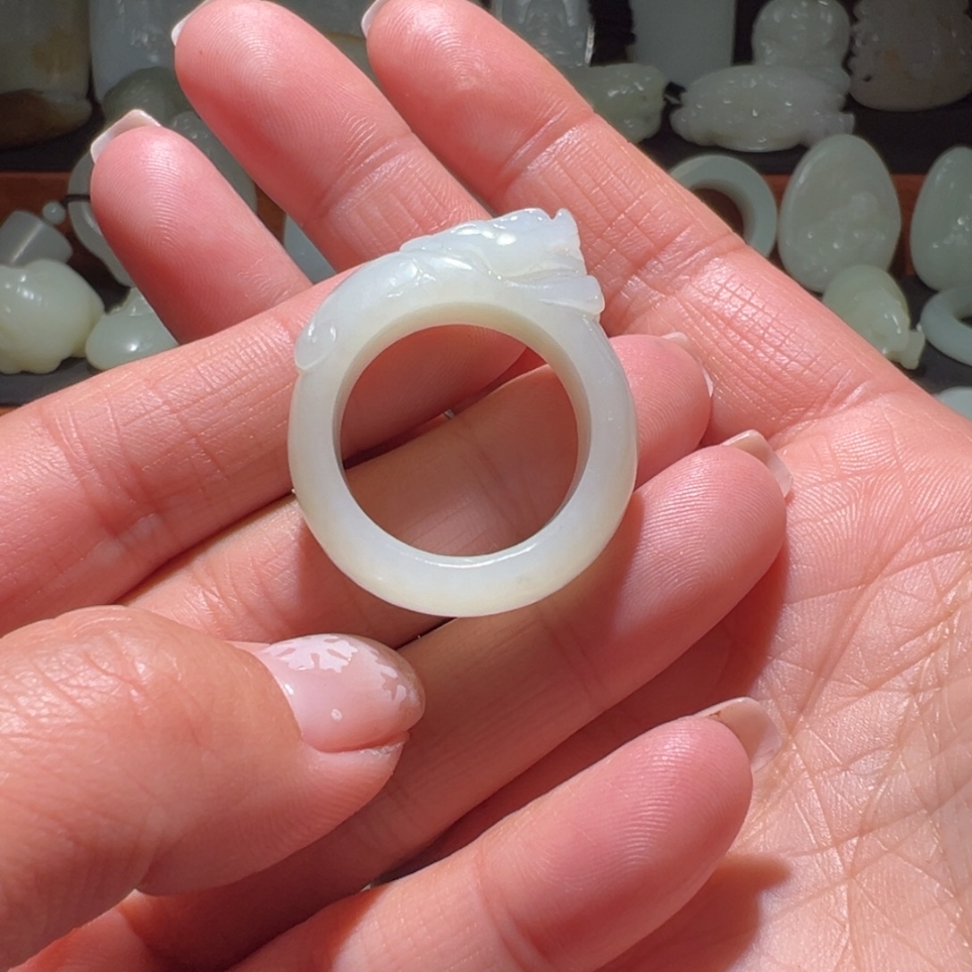 胡***和田玉未镶嵌颈饰