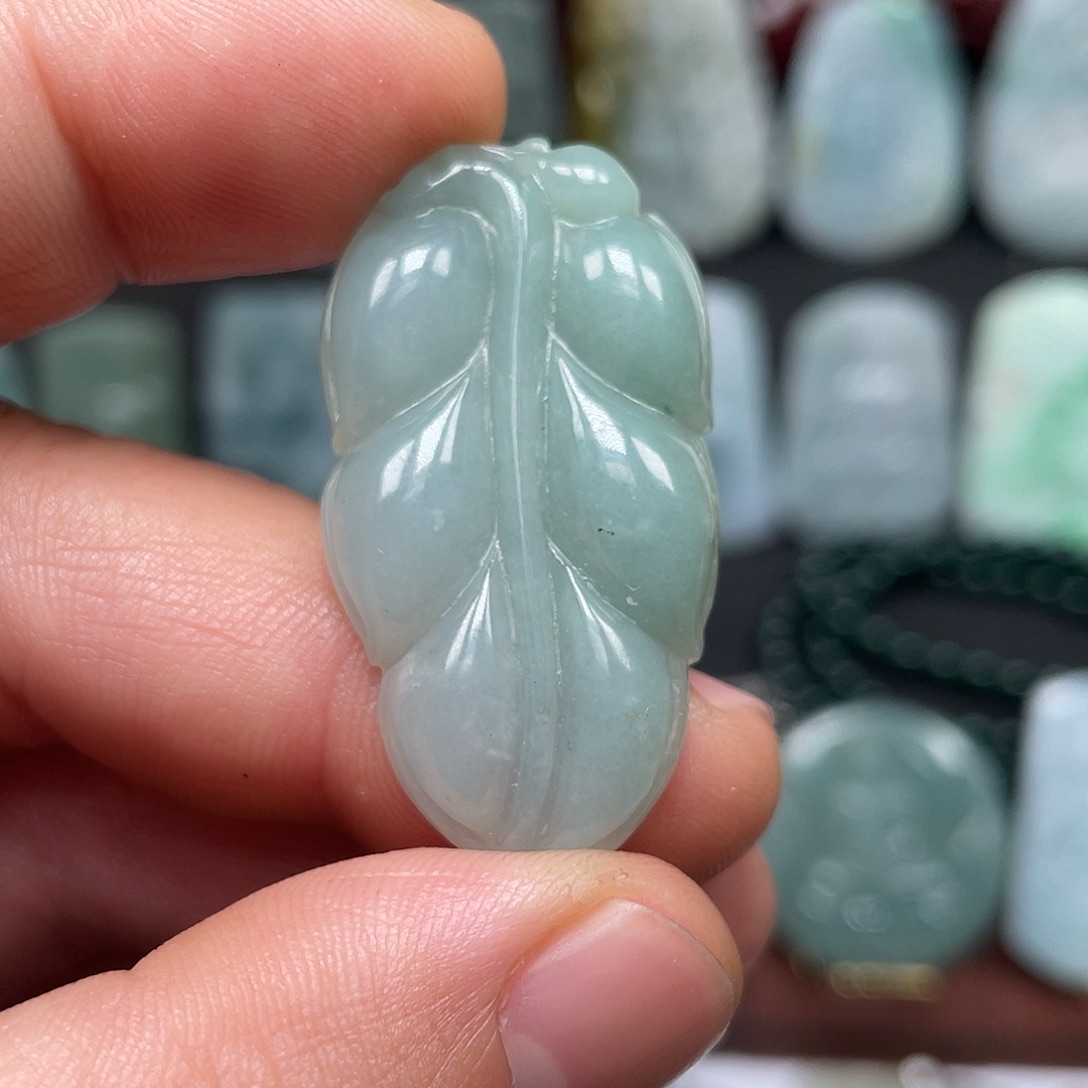 翡翠未镶嵌颈饰叶子