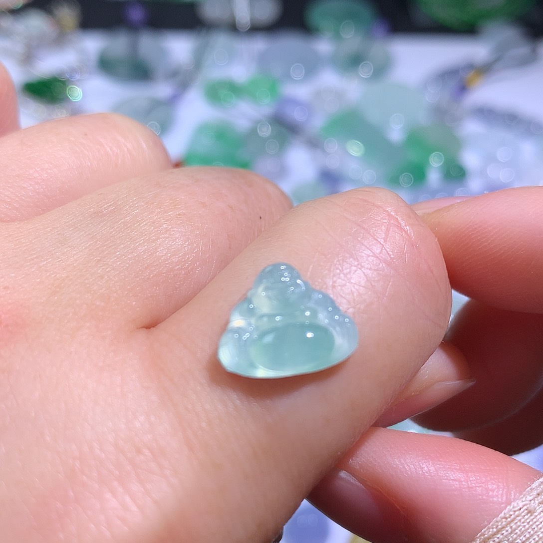 翡翠颈饰未镶嵌佛