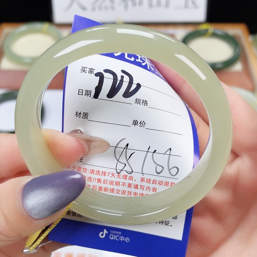 和田玉手镯未镶嵌