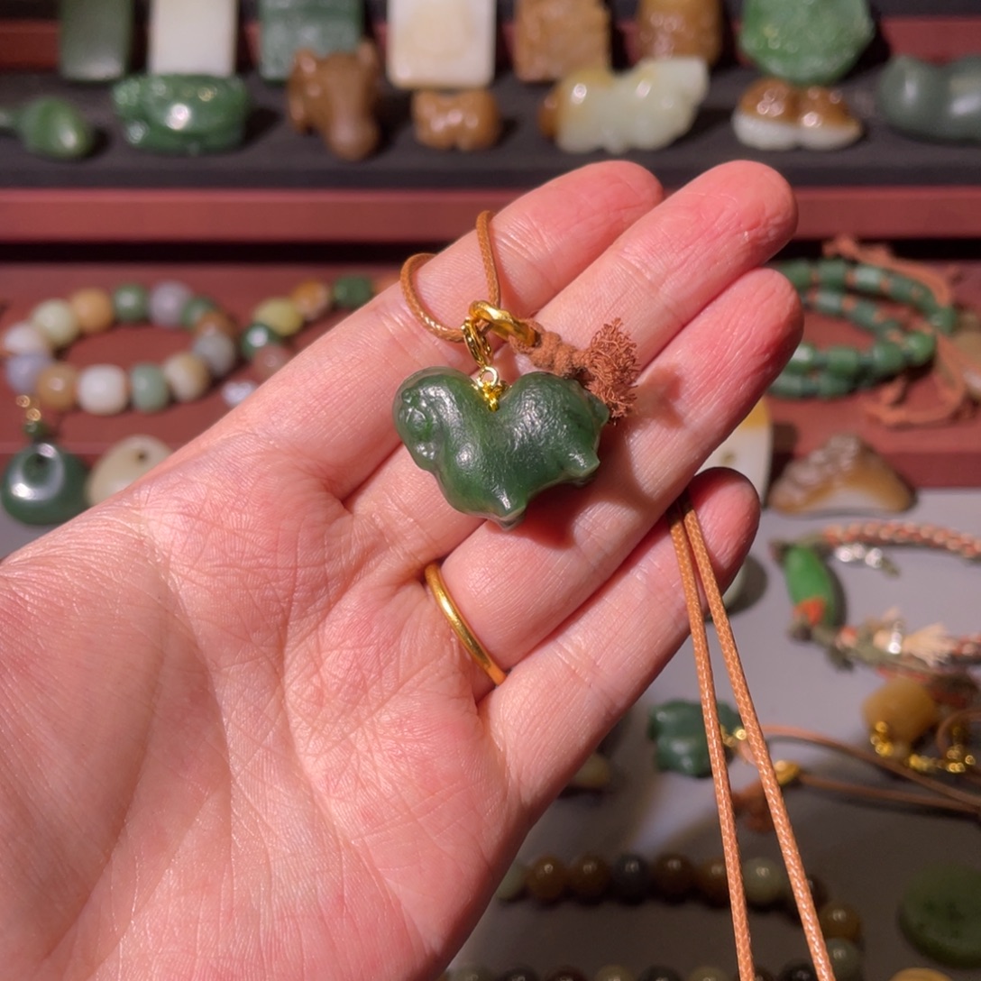 前***吉和田玉未镶嵌颈饰