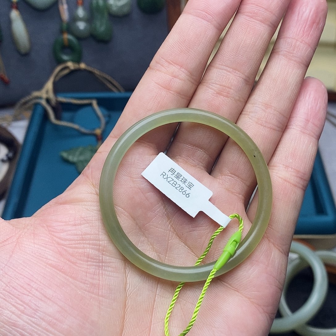 和田玉未镶嵌颈饰圈口52