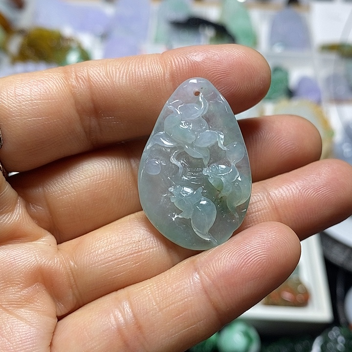 翡翠未镶嵌吊坠(赠链)