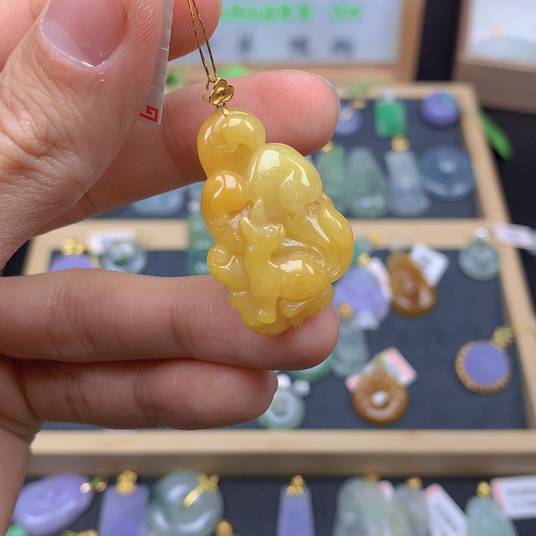 翡翠颈饰18K金镶嵌翡翠