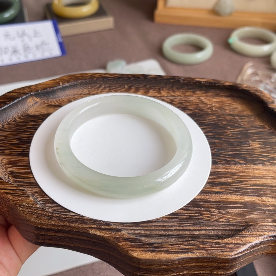 石英质玉（天山翠）手镯未镶嵌