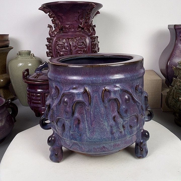 和***尘摆件陶均瓷玫瑰紫釉三足炉！