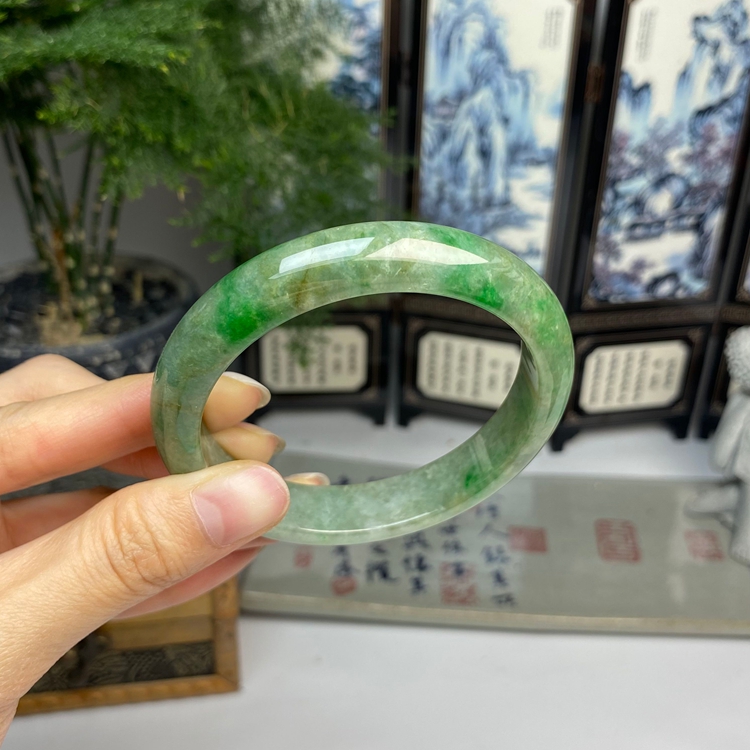 59.2老料飘绿沁色复古正圈手镯 天然翡翠A货手镯