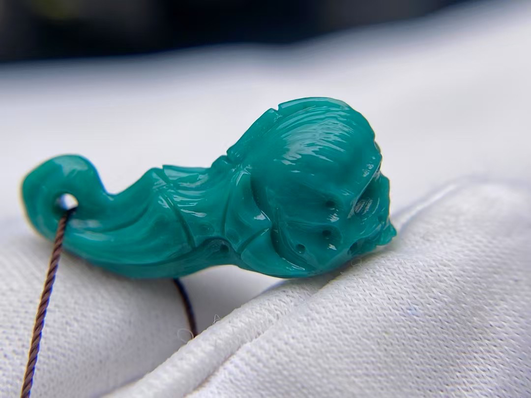 恶灵卡子.原矿保正。工料巨佳，尺寸21.4×9.4×7.5.重1.5克（162）