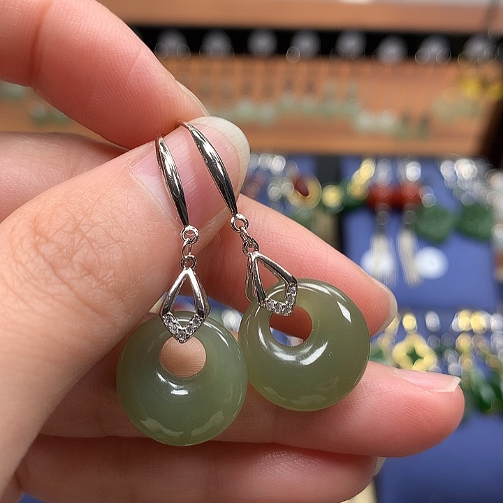 和田玉银S925镶嵌耳饰平安扣15.7左右晴水色