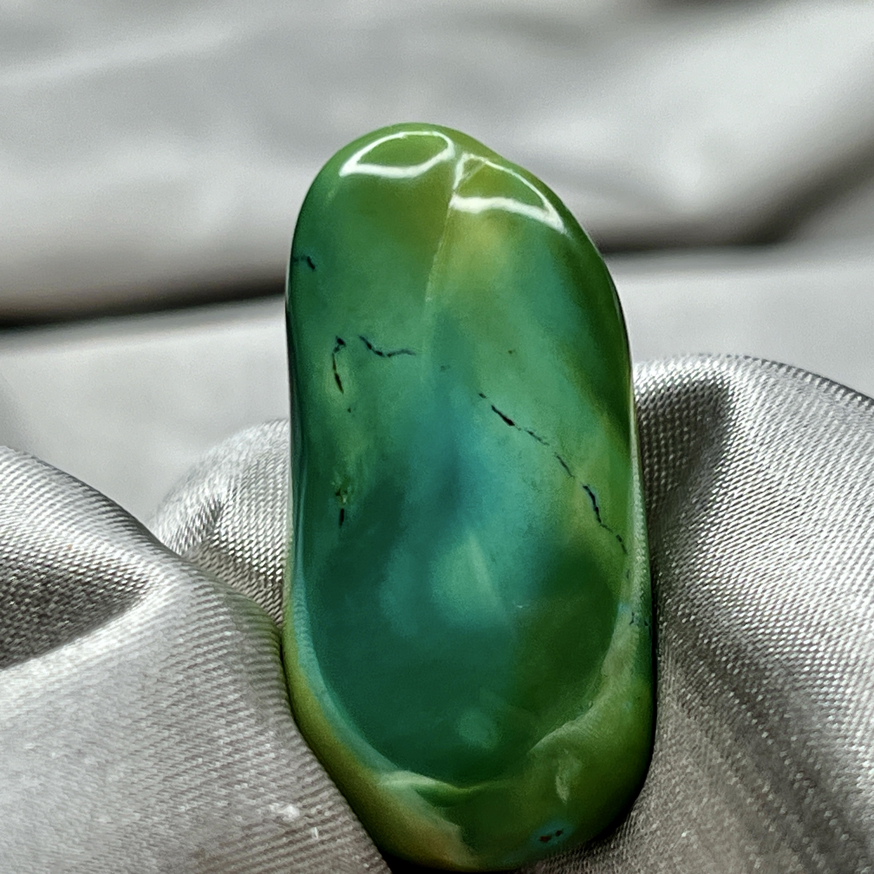 特色水波纹随形坠儿，尺寸15.5x31.1x9.8mm重7.72克