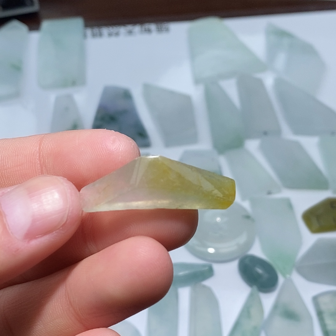 翡翠未镶嵌颈饰6544