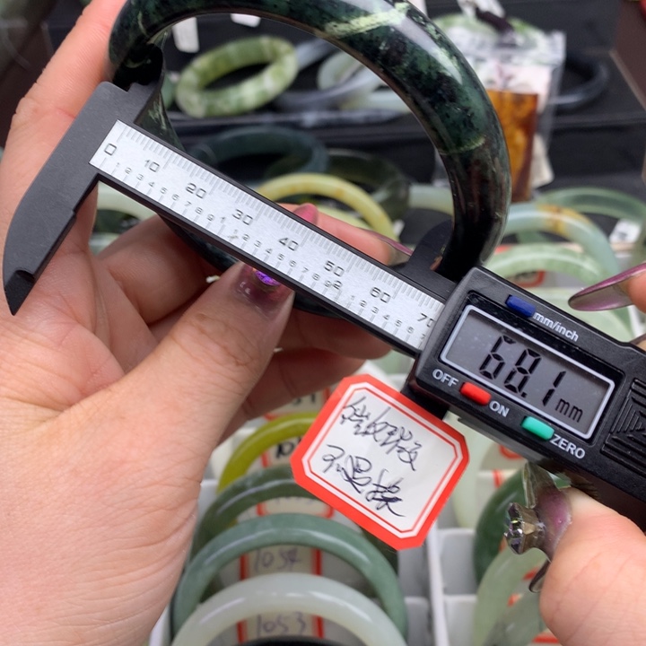 蛇纹石玉手镯未镶嵌1070