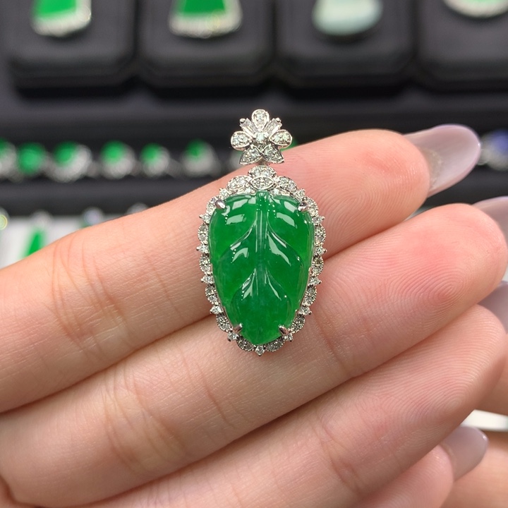 翡翠吊坠(不含链)18K金镶嵌