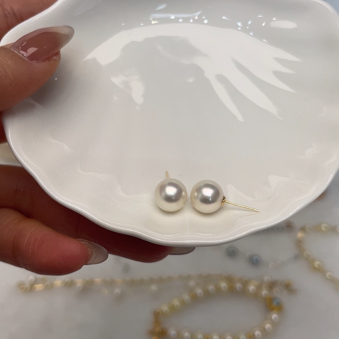 18K金镶嵌海水珍珠耳饰