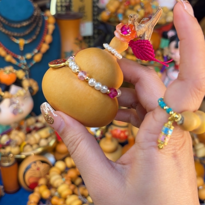 柒***糯我们的生活也是如此的丰富多彩的