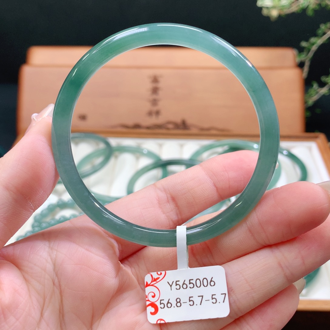 翡翠手镯未镶嵌天然