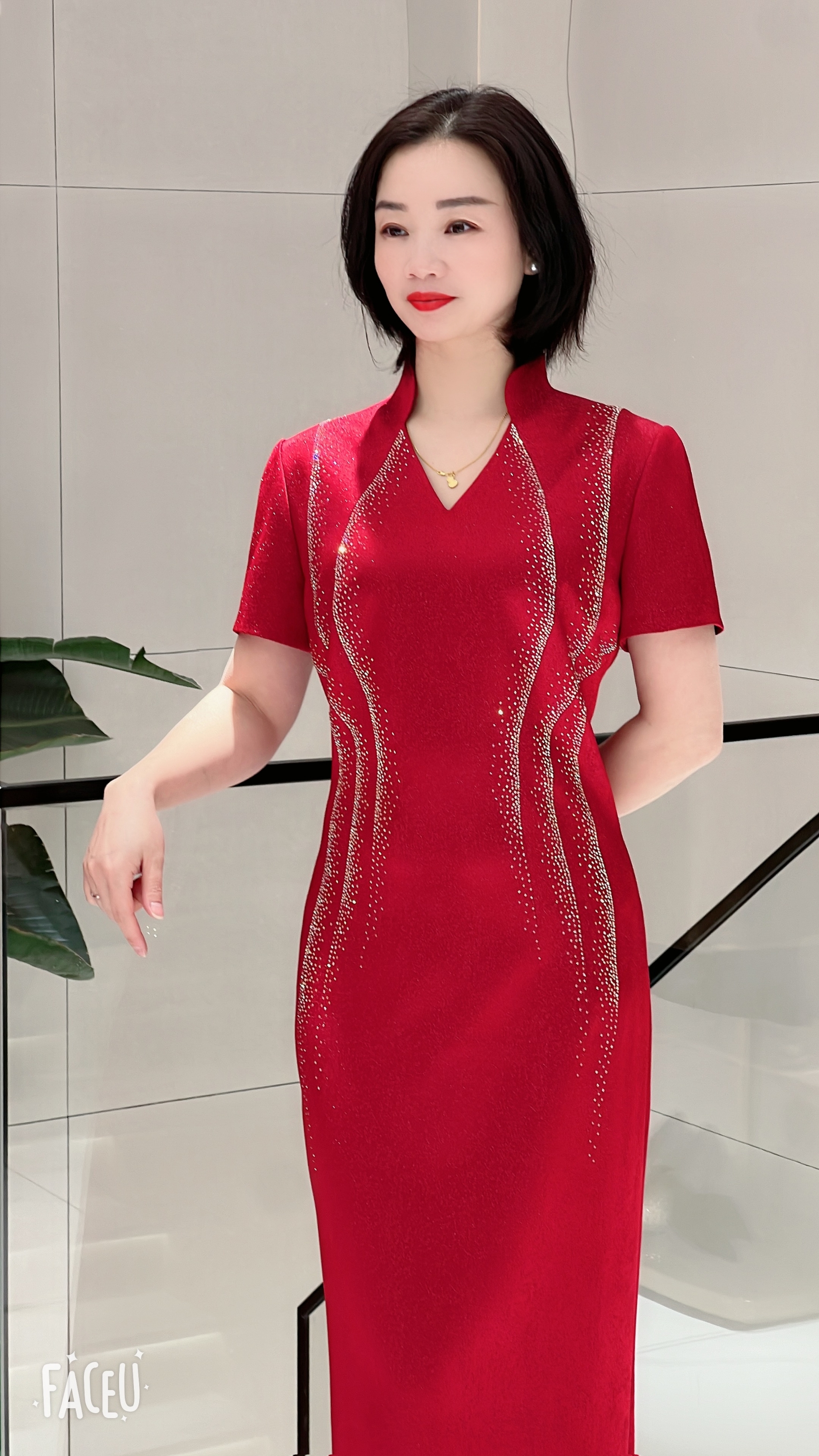 酒红色烫钻款旗袍