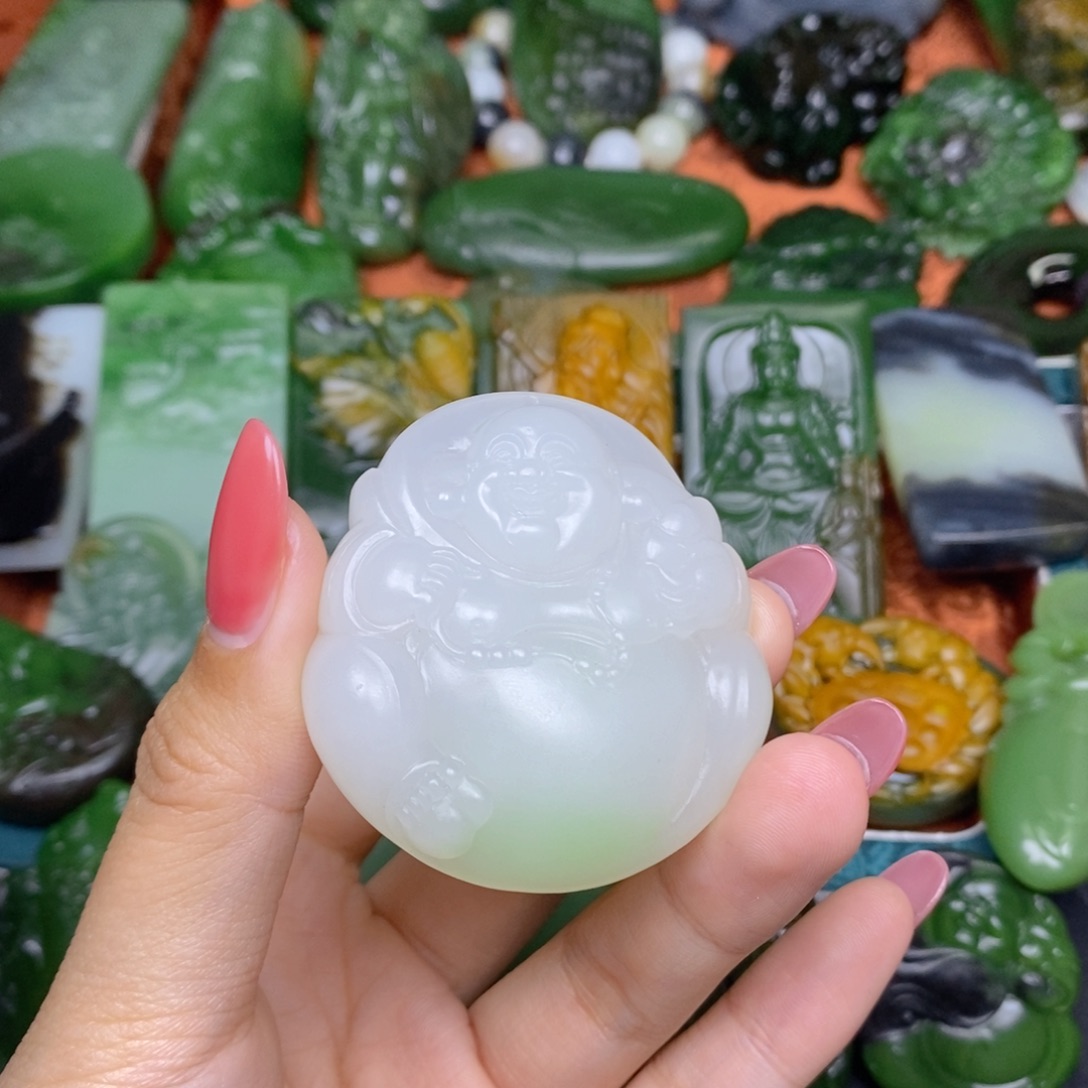 一***多和田玉未镶嵌颈饰