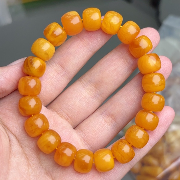 蜜糖色白花满蜡12mm瑕疵蜜蜡老型手串（410号）