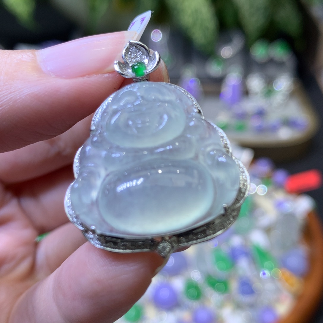 颈饰18K金镶嵌翡翠