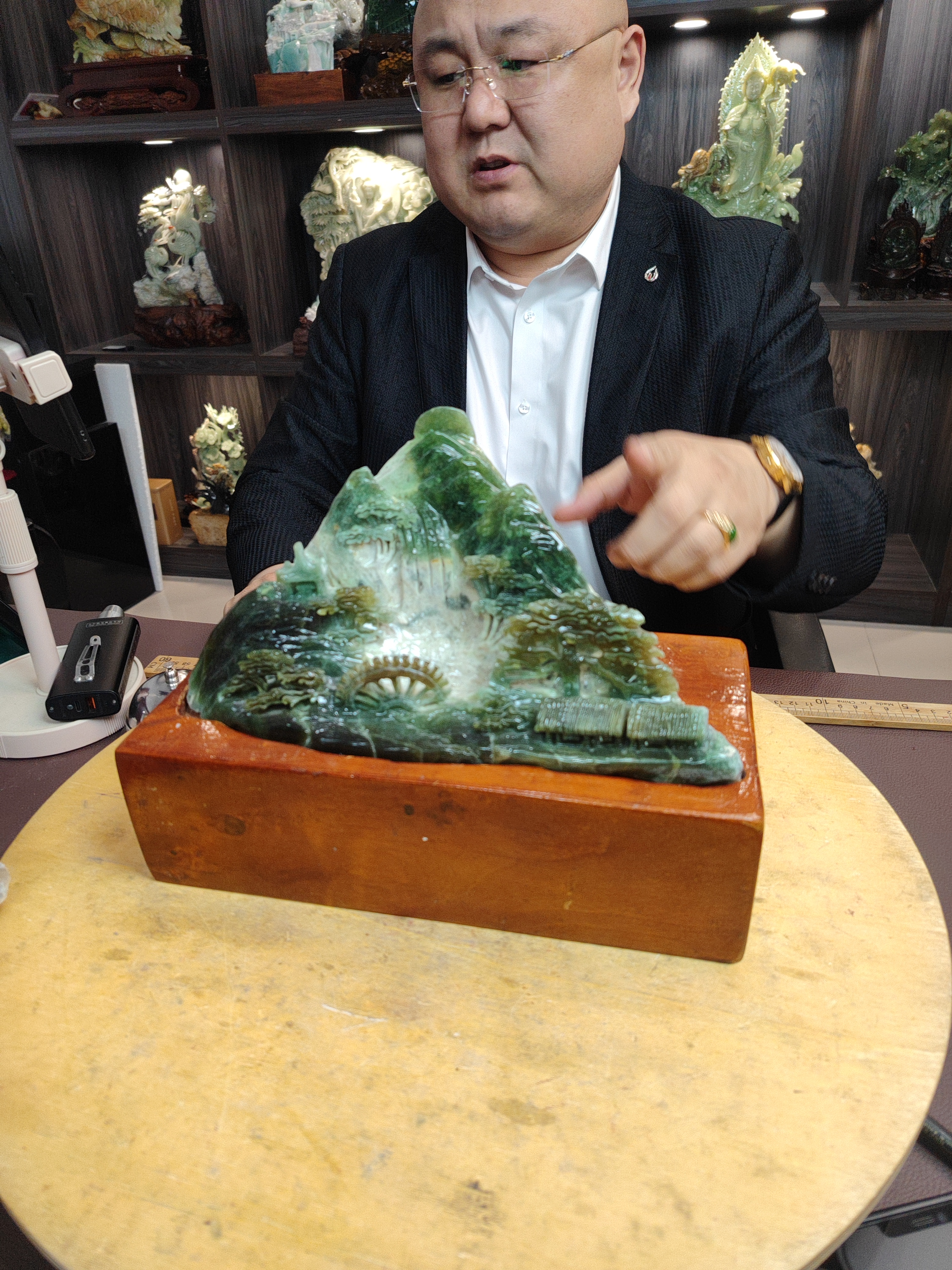 岫玉山水摆件走向成功摆件