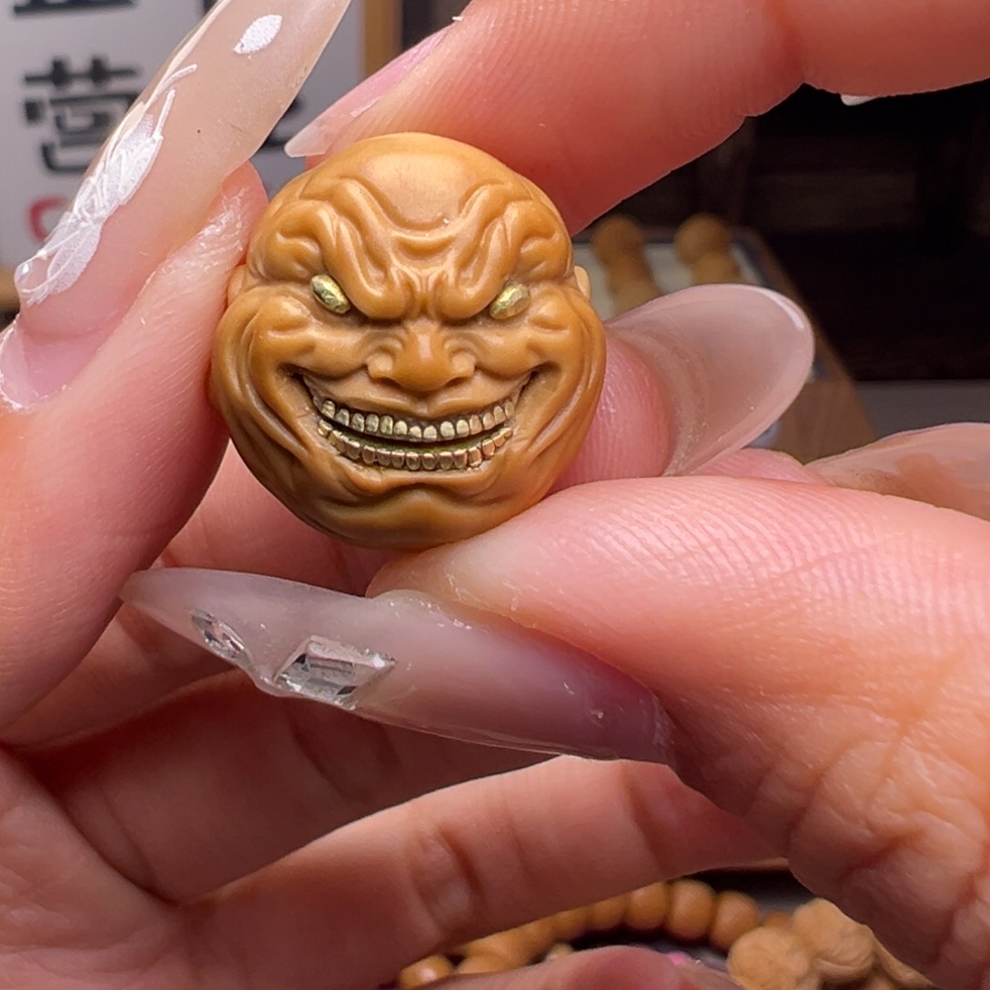文玩核桃把件镶嵌款坏笑恶僧18左右尺寸有正常封口线