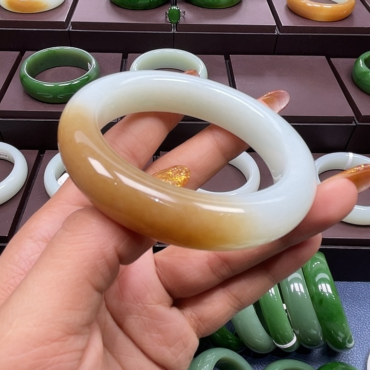 和田玉未镶嵌手镯