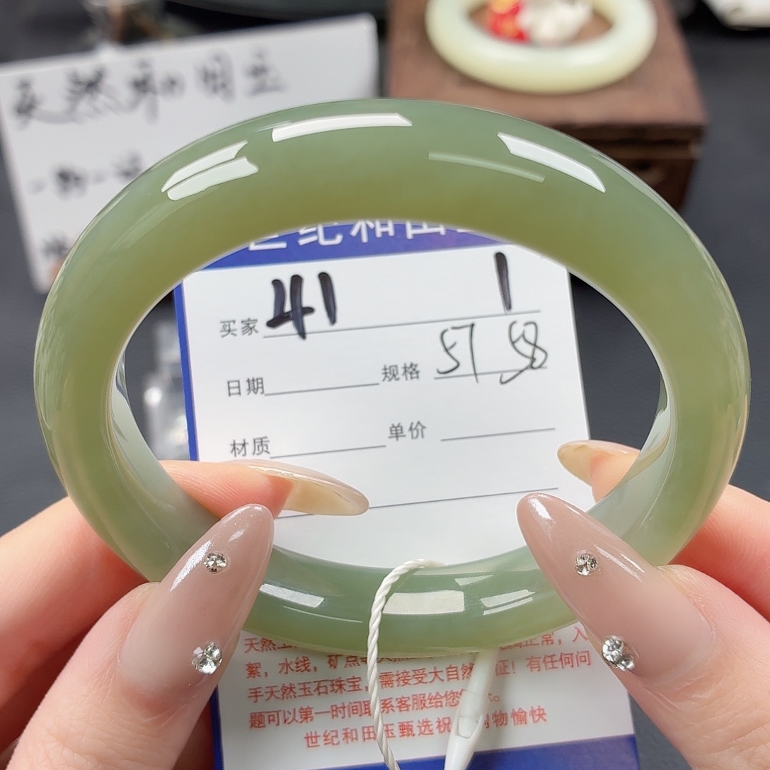 和田玉未镶嵌手镯