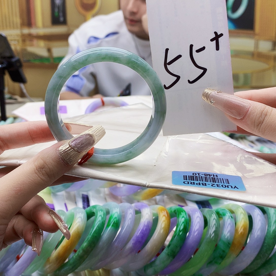 翡翠未镶嵌手镯hj