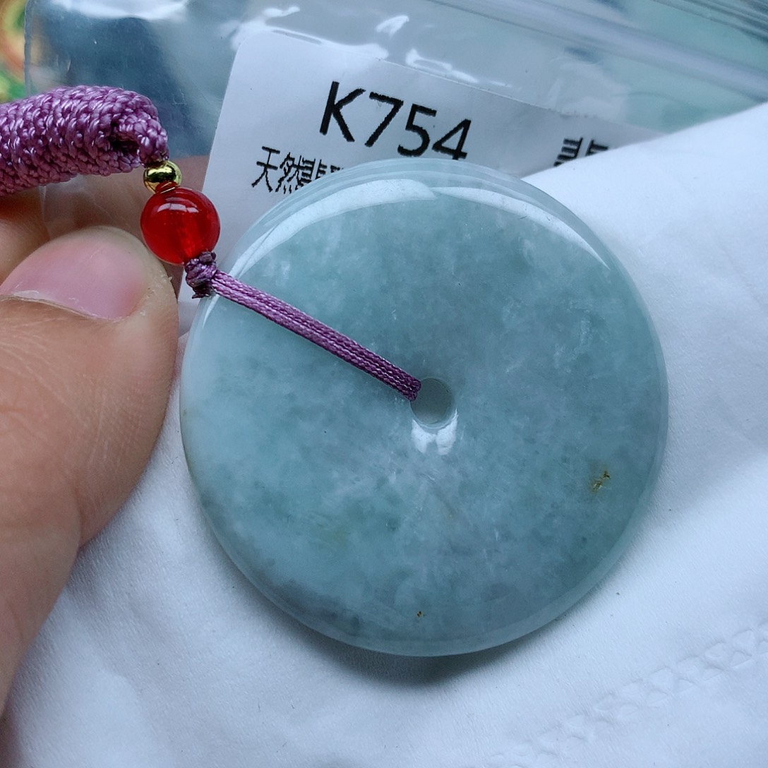 翡翠颈饰未镶嵌牌子