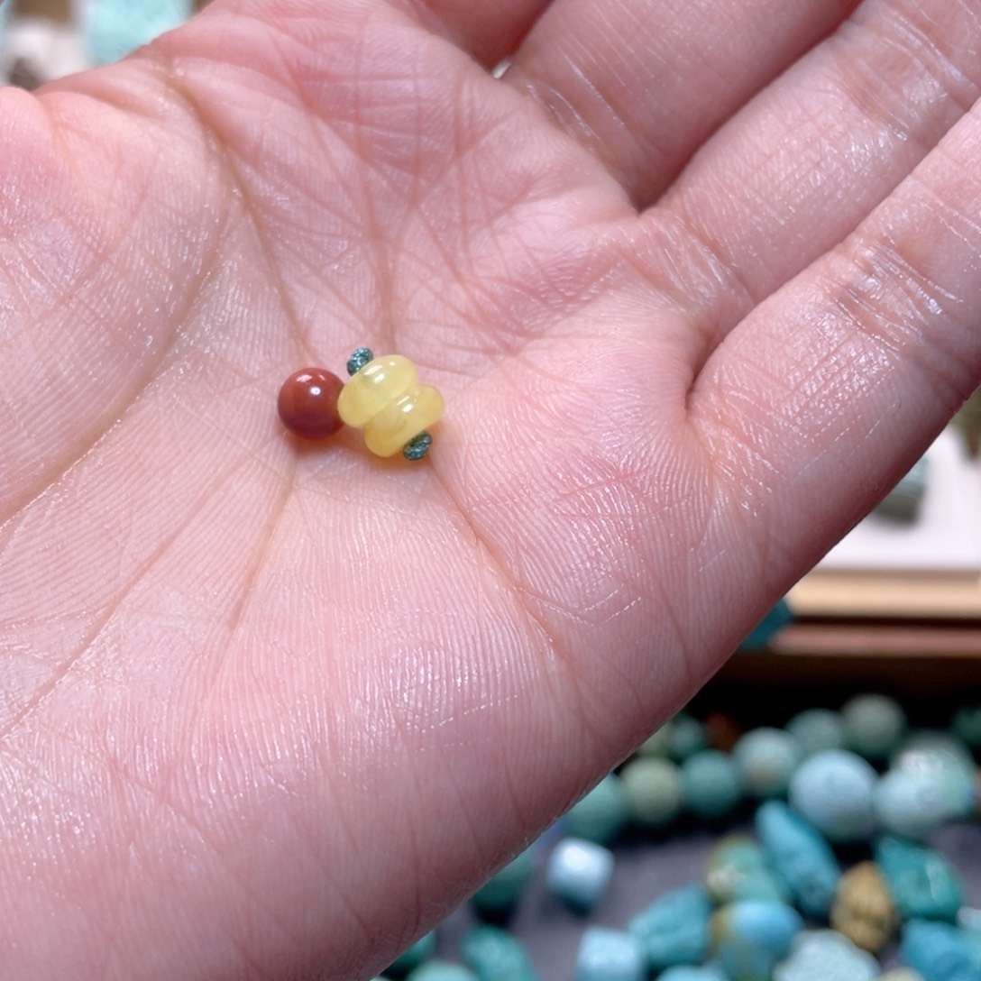 南红玛瑙配饰未镶嵌