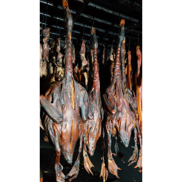 湖南农家烟熏腊洋鸭整只柴火烟熏腊板鸭咸香风干鸭湖南土特产