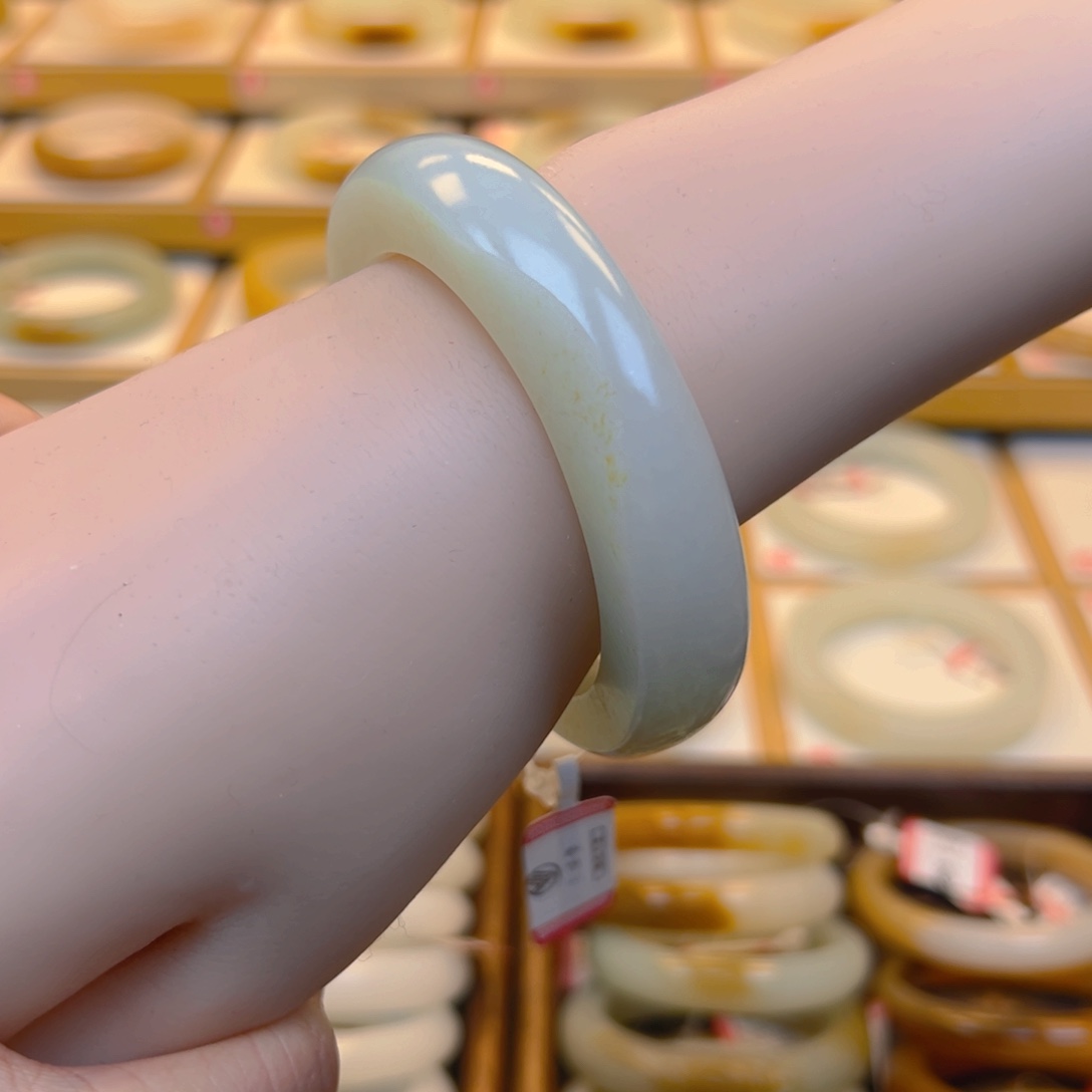 和田玉未镶嵌手镯1