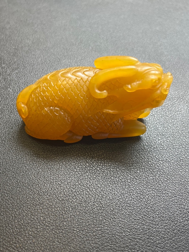 寿山石上等材料而作。工艺精湛而细腻  尺寸7.5-3.5-3.8，重量102.2