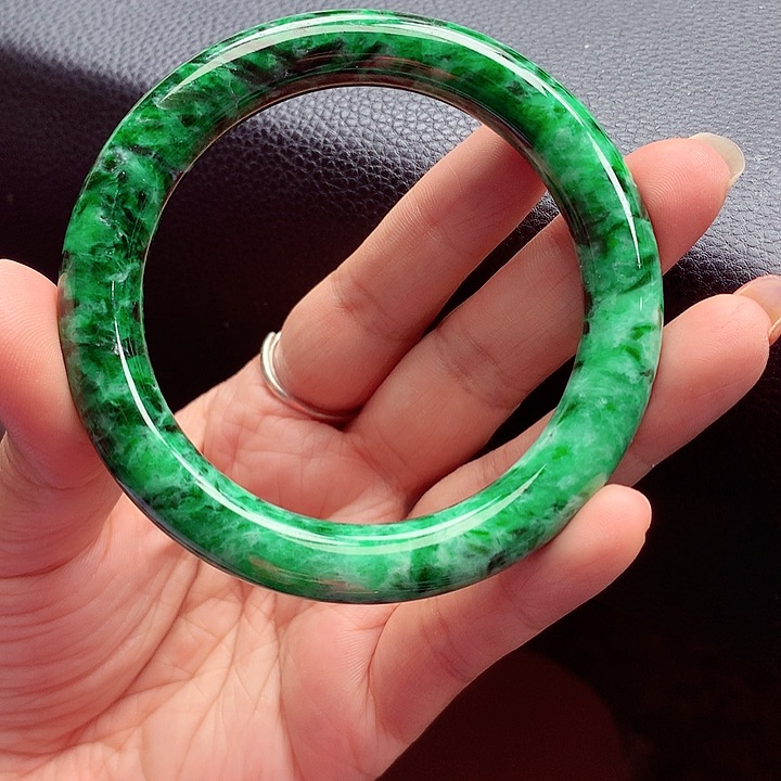 翡翠手镯未镶嵌翡翠