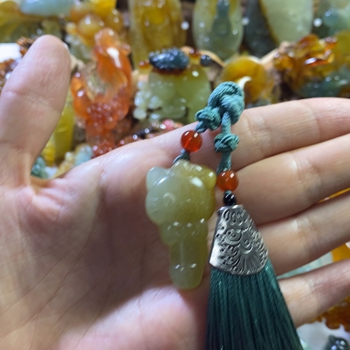 蛇纹石玉未镶嵌颈饰