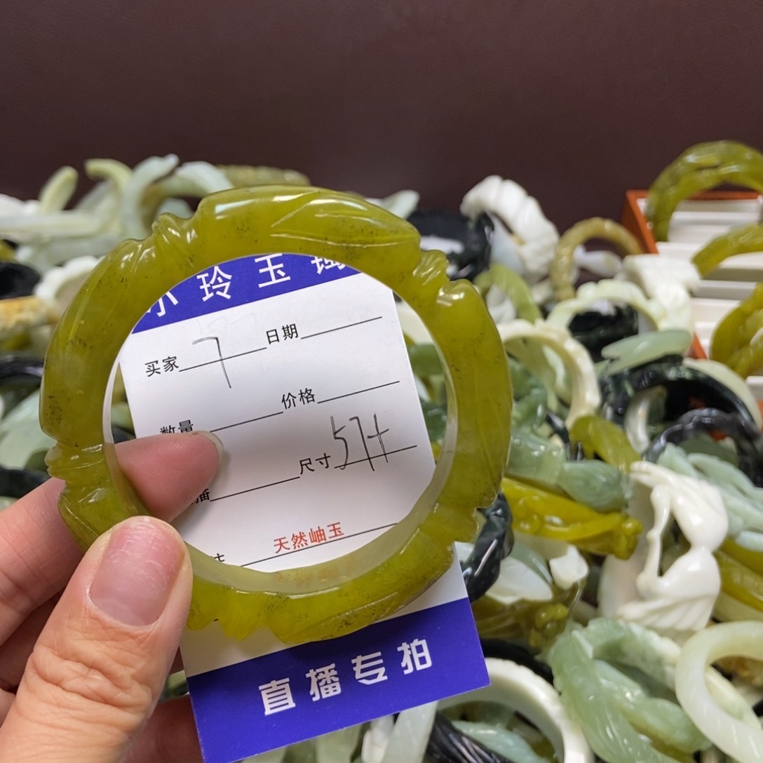 蛇纹石玉手镯未镶嵌