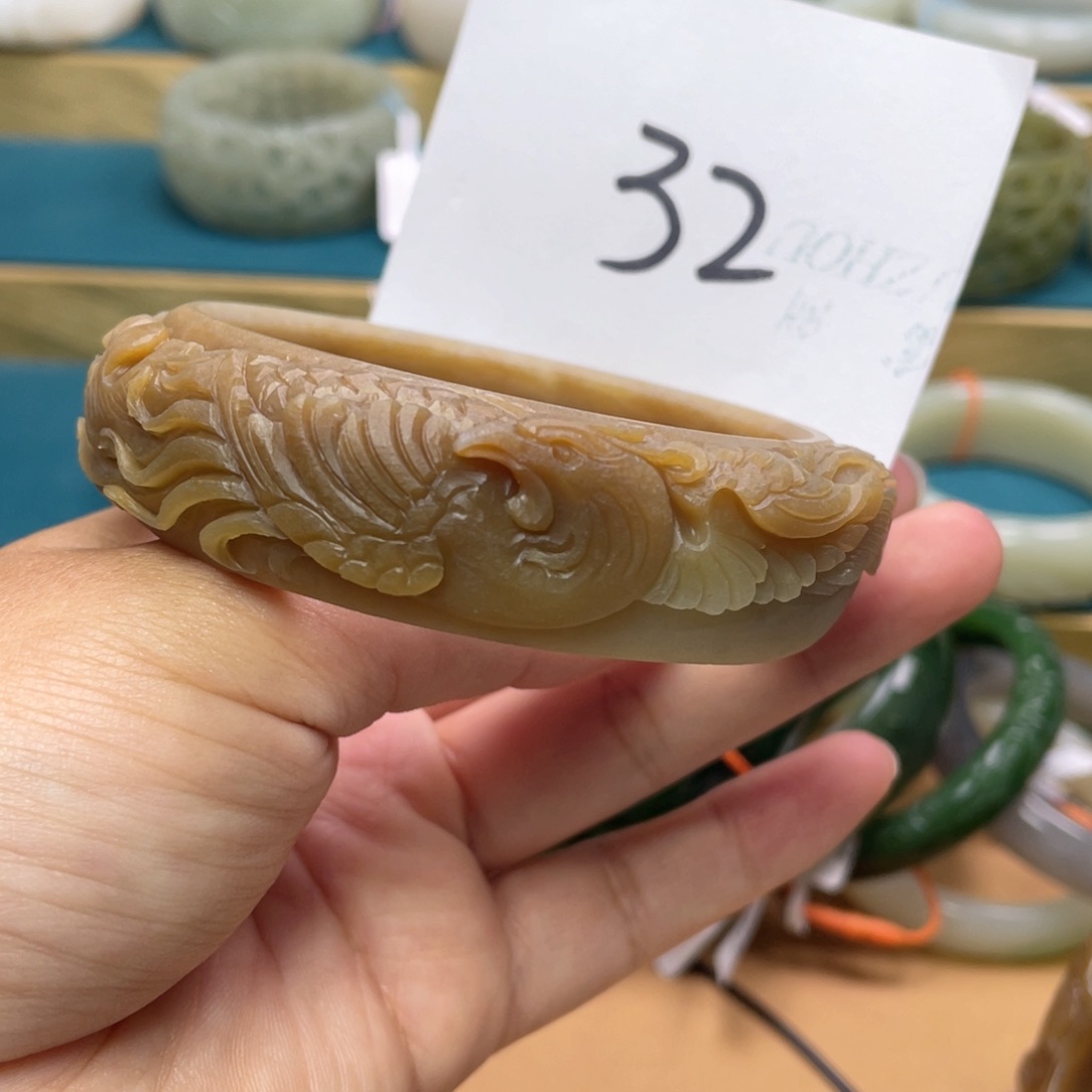 和田玉手镯未镶嵌