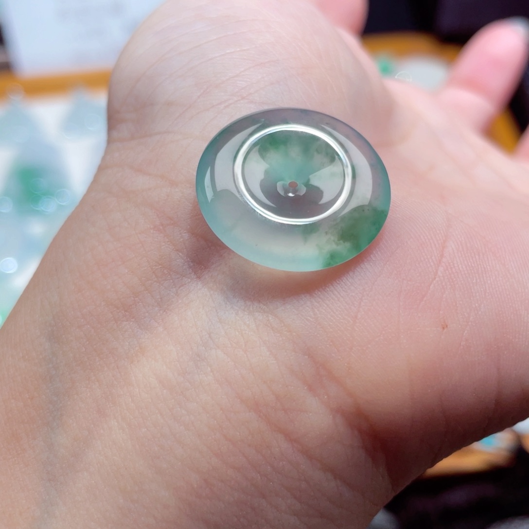 颈饰未镶嵌翡翠平安扣