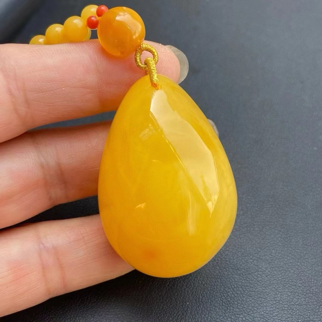 高端收藏级别蜜蜡水滴吊坠