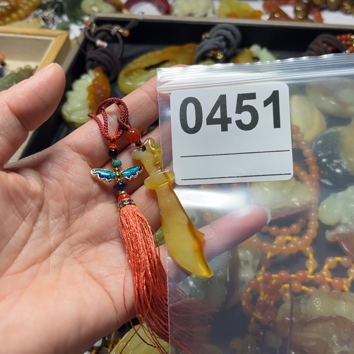 花***朝蛇纹石玉未镶嵌耳饰