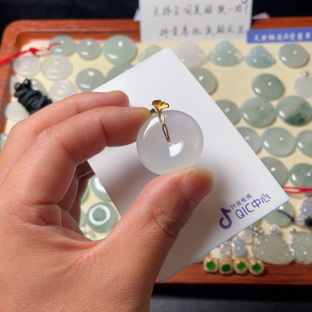 翡翠18K金镶嵌颈饰56677874357788