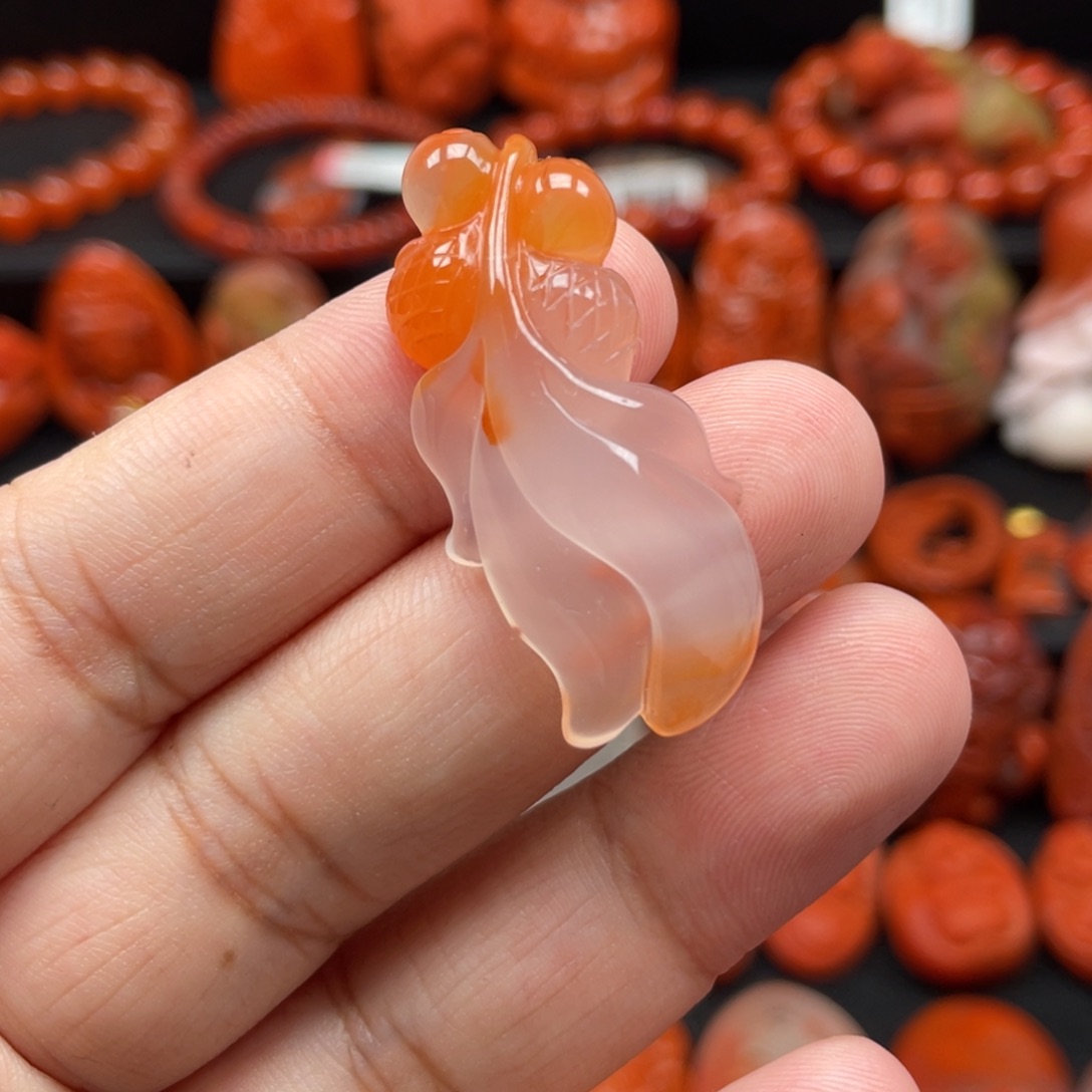 南红玛瑙未镶嵌冰飘鱼