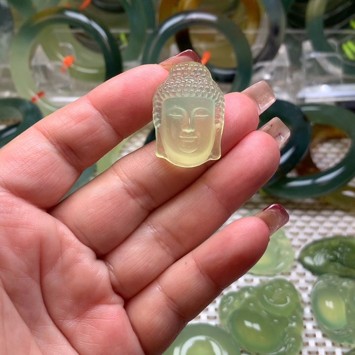 蛇纹石玉挂坠未镶嵌