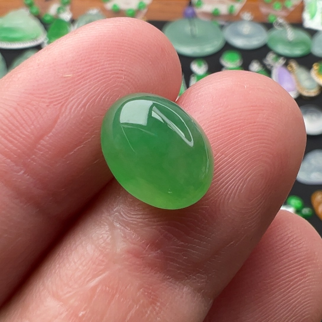 翡翠颈饰未镶嵌蛋面11.8