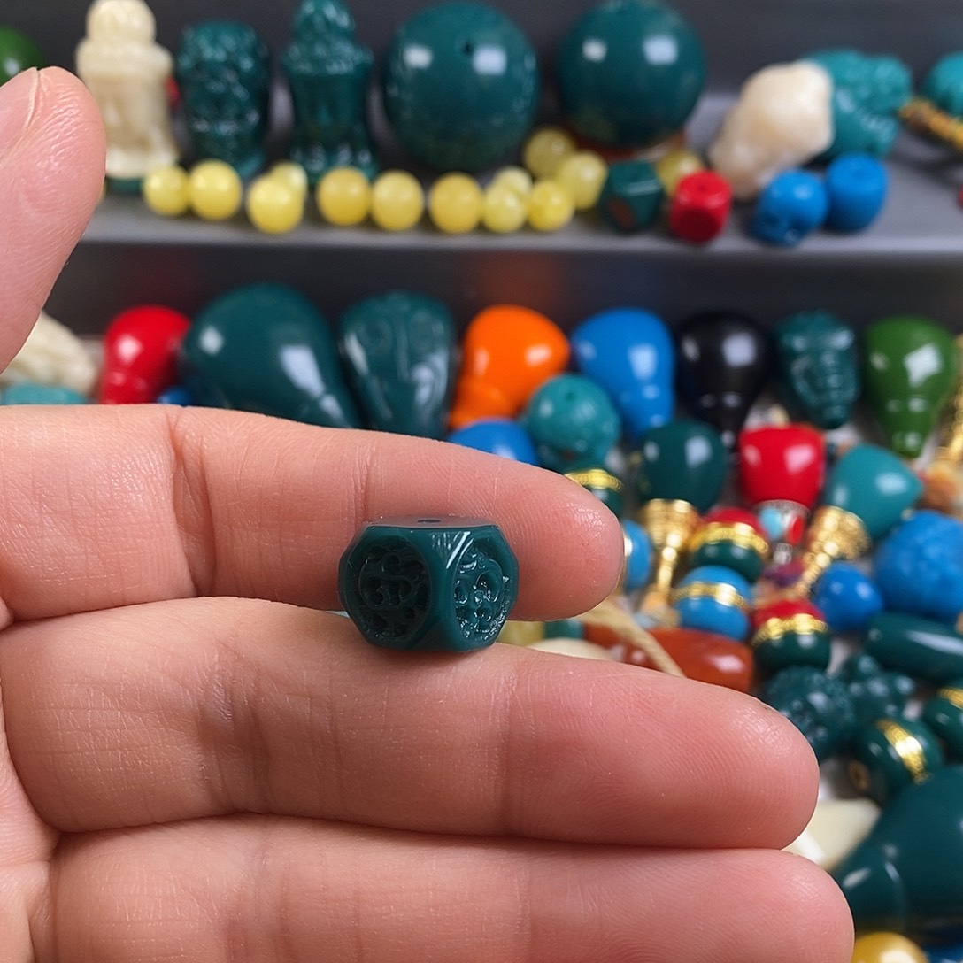 Y***K玻璃颈饰尺寸11左右