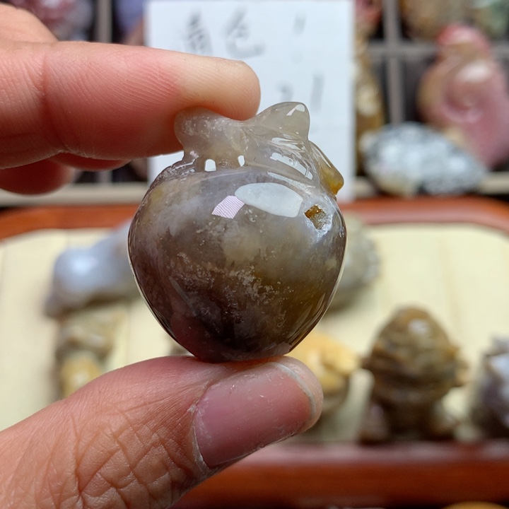 硅化珊瑚（珊瑚玉）颈饰足银镀金镶嵌