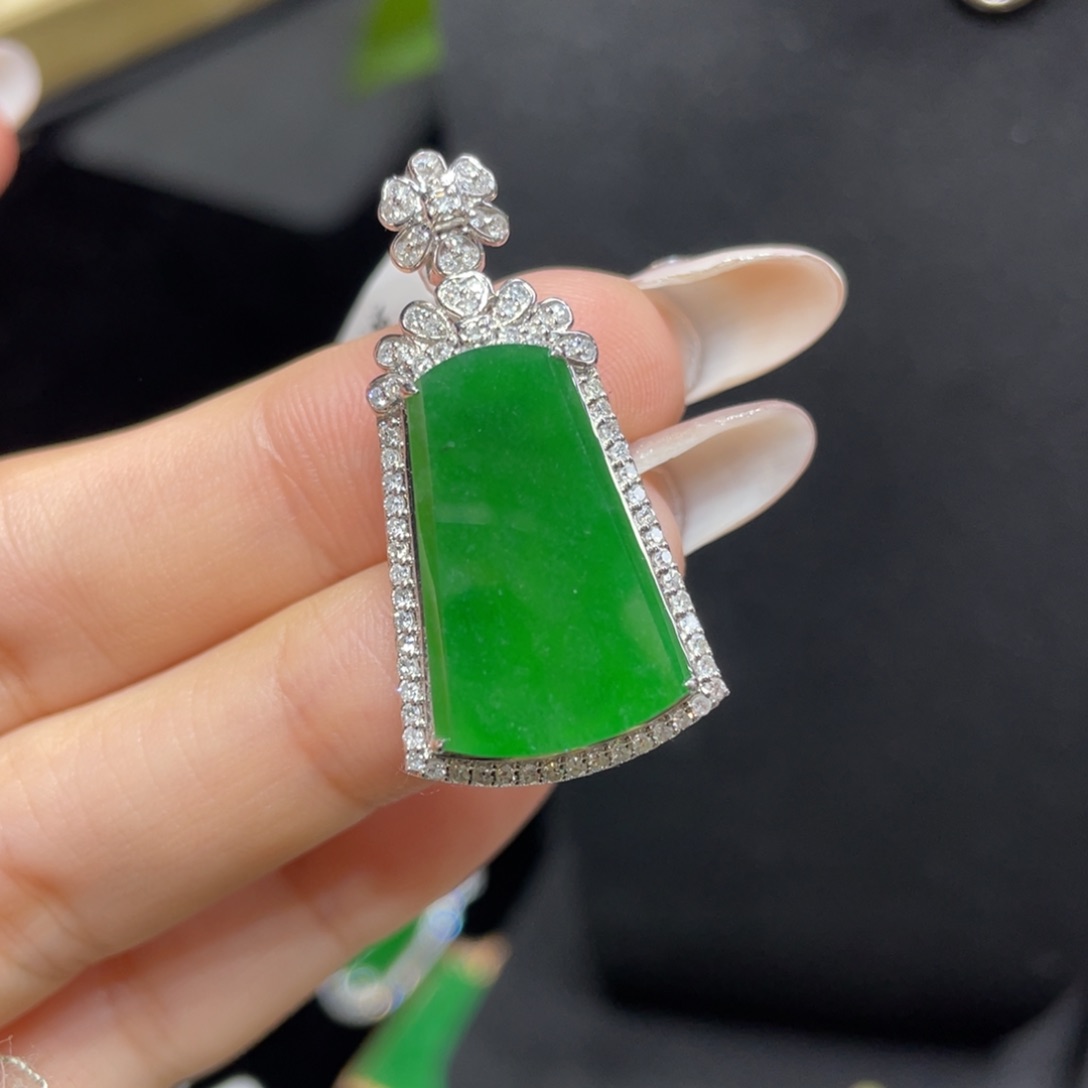 翡翠颈饰18K金镶嵌天然缅甸翡翠a货