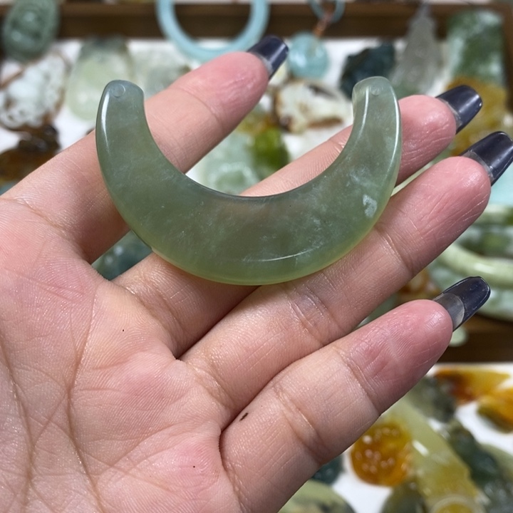 未镶嵌蛇纹石玉吊坠