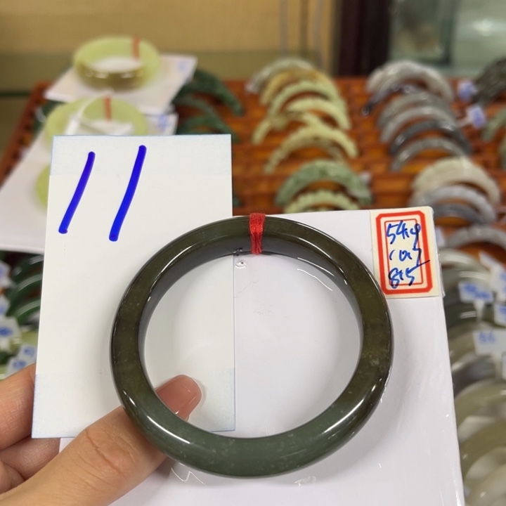 和田玉未镶嵌手镯